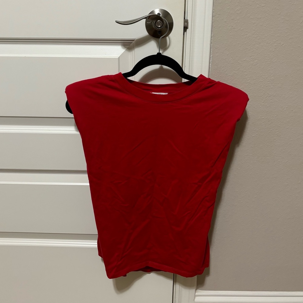 Aritzia Babaton Muscle Tee with Shoulder Pads
